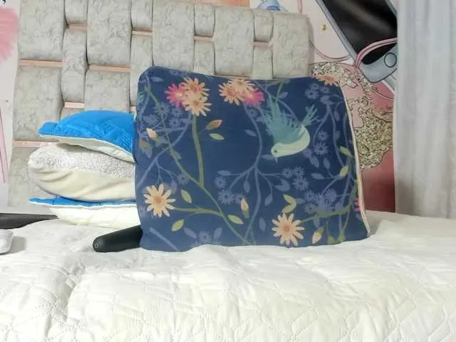 Live sex webcam photo for KOURTNEY- #290859282