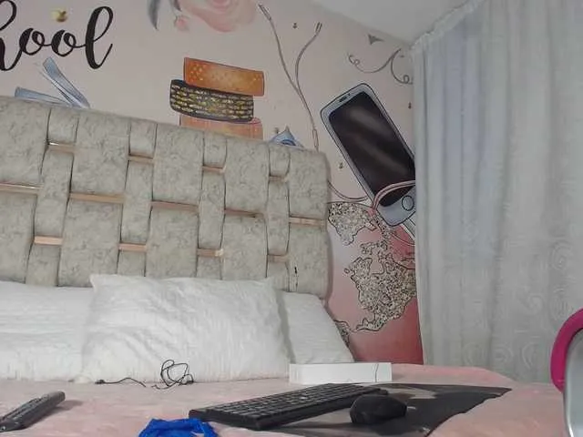 Live sex webcam photo for KOURTNEY- #291056192