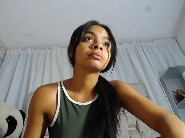 Live sex webcam photo for KOURTNEY- #291478243
