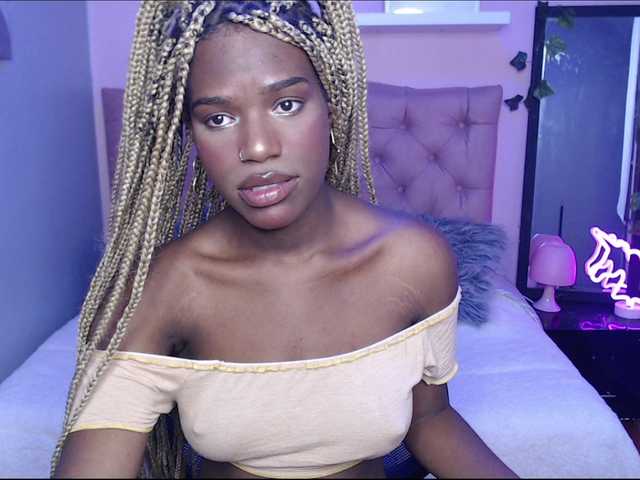 Live sex webcam photo for Kaia-Baker #272937124