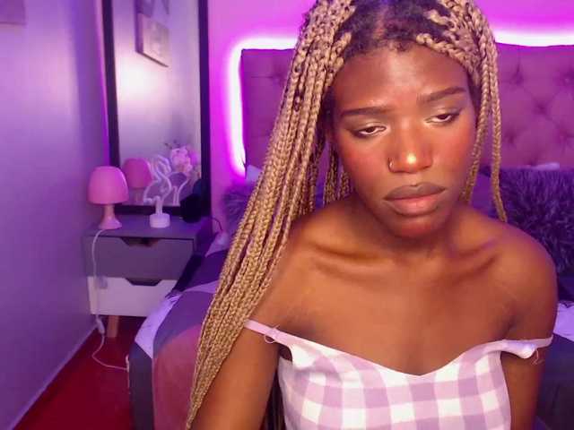 Live sex webcam photo for Kaia-Baker #273567219