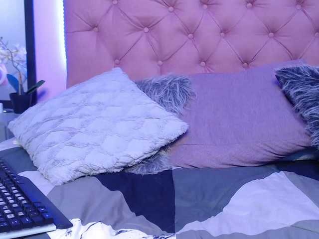 Live sex webcam photo for Kaia-Baker #273607661