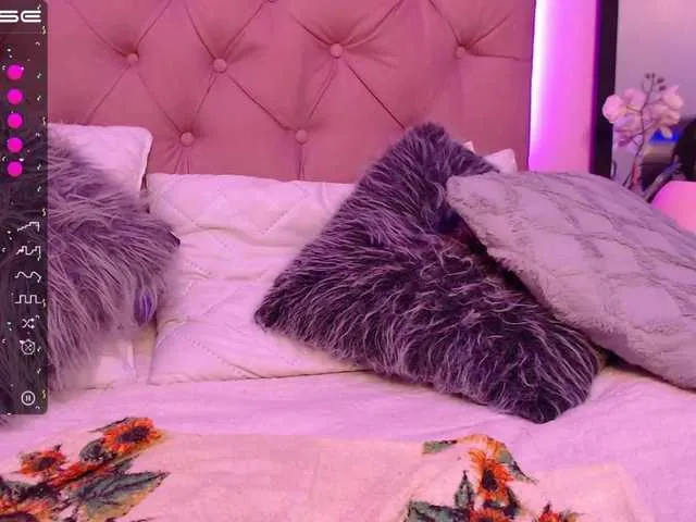 Live sex webcam photo for Kaia-Baker #273892831
