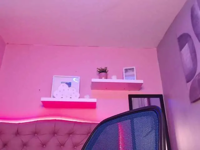 Live sex webcam photo for Kaia-Baker #273997609