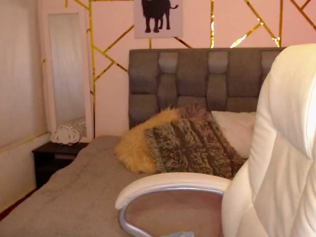 Live sex webcam photo for Kaia-Baker #274428107