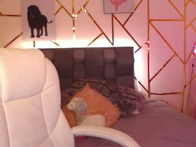Live sex webcam photo for Kaia-Baker #274570812