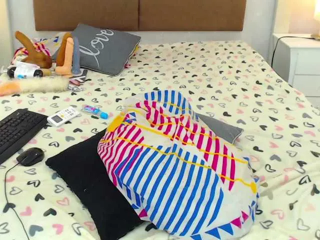 Live sex webcam photo for KaiaValentine #272800844