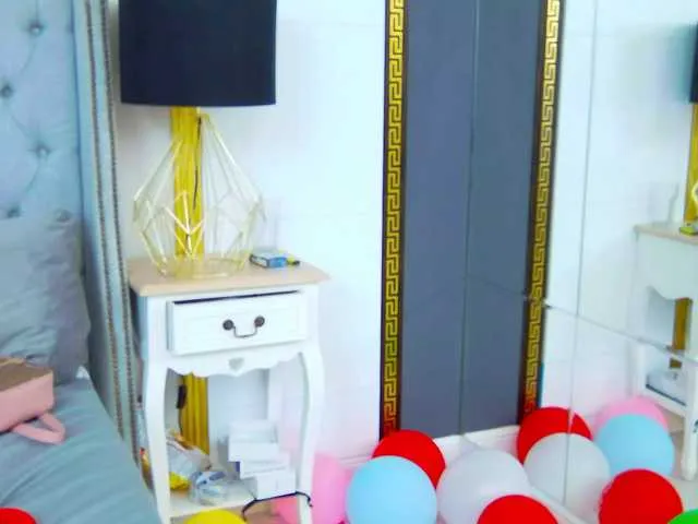 Live sex webcam photo for KaiylaBell #275683016