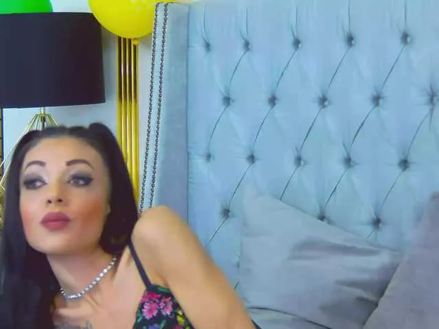 Live sex webcam photo for KaiylaBell #275689345