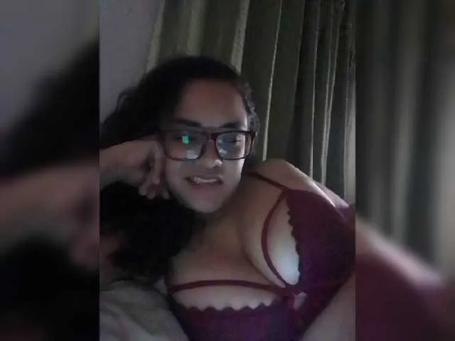 Live sex webcam photo for Kajol1989 #272936481