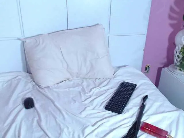 Live sex webcam photo for KaliShadow #275547373