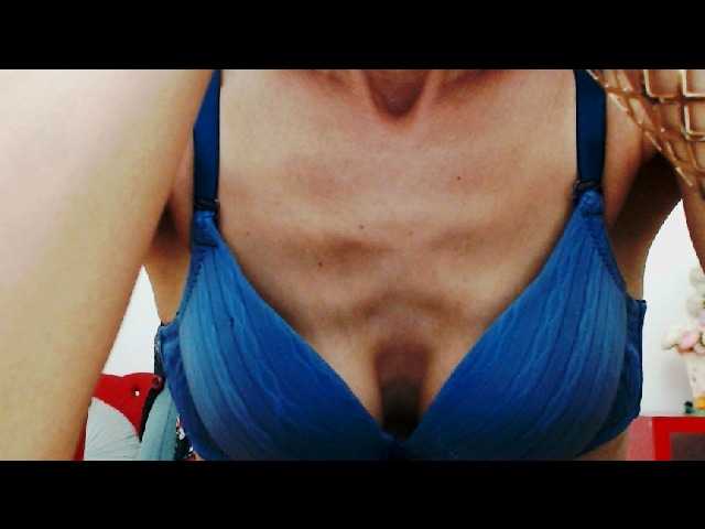 Live sex webcam photo for KalystaGreen #277776472