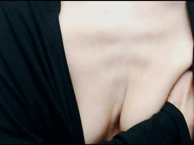 Live sex webcam photo for KalystaGreen #277823661