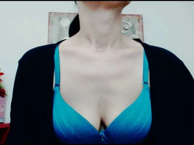 Live sex webcam photo for KalystaGreen #292570279