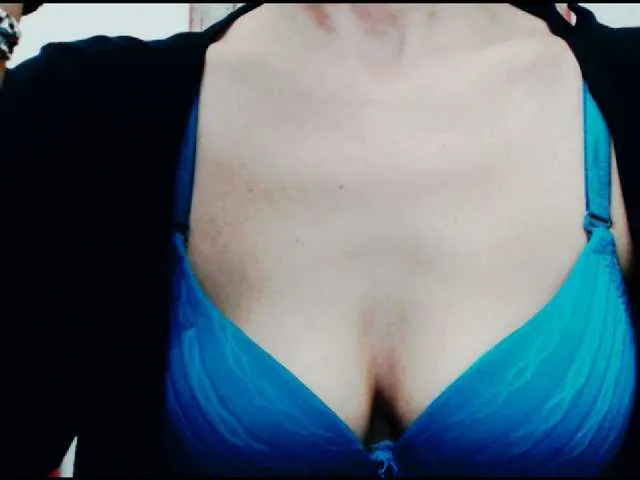 Live sex webcam photo for KalystaGreen #292598572