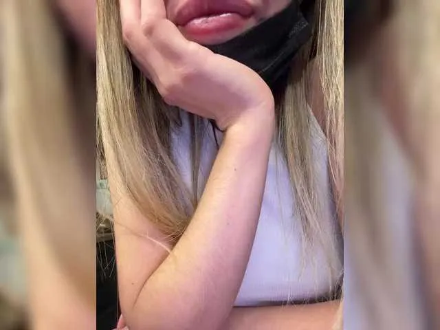 Live sex webcam photo for KamilaKa #290378941