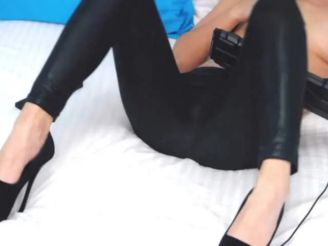 Live sex webcam photo for KammyJoe #273458185