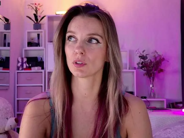 Live sex webcam photo for Karamelsw #292024235