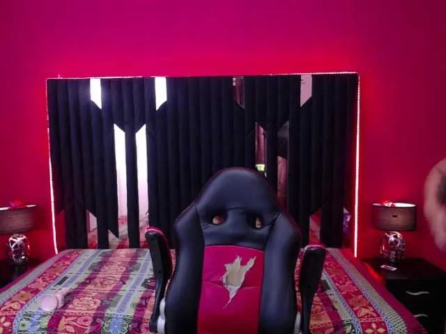 Live sex webcam photo for Karen-HornyMom #275623103