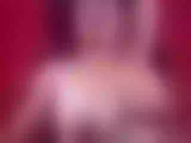 Live sex webcam photo for Karen-HornyMom #275718228