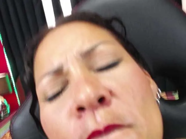 Live sex webcam photo for Karen-HornyMom #275970497