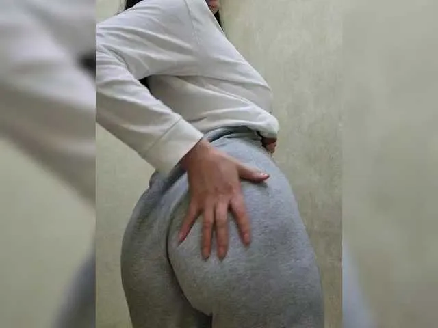 Live sex webcam photo for KarenClark #290927249