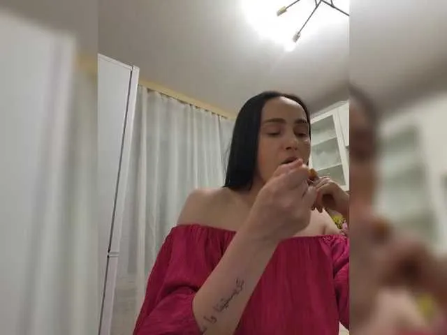 Live sex webcam photo for KarenClark #291175323