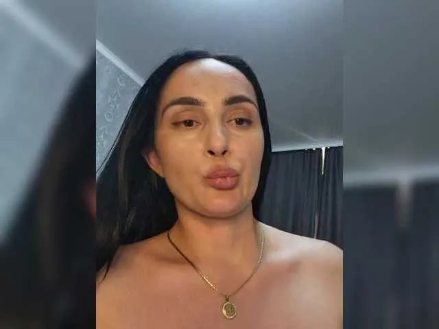 Live sex webcam photo for KarenClark #291350816