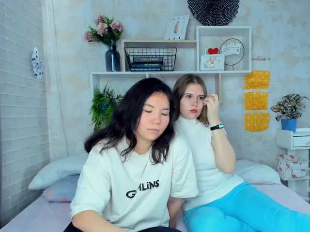 Live sex webcam photo for KarenLucy #273469822