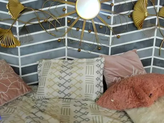 Live sex webcam photo for KarenSevilla1 #273641169