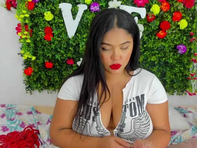 Live sex webcam photo for KarenSevilla1 #274477069