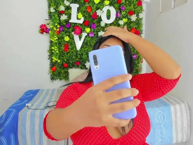 Live sex webcam photo for KarenSevilla1 #274642452