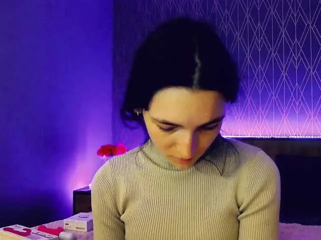 Live sex webcam photo for KariNeal #272159996