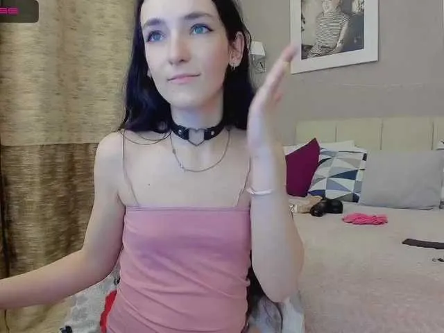 Live sex webcam photo for KariNeal #272401228