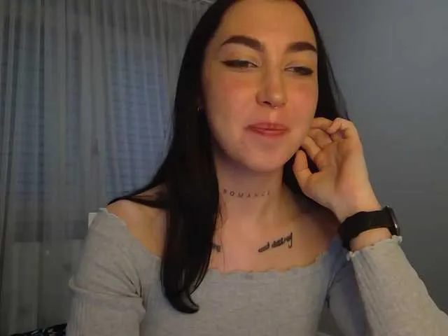 Live sex webcam photo for KarinaBoo #275600058