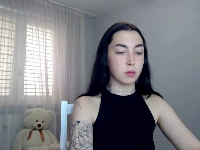 Live sex webcam photo for KarinaBoo #275615632