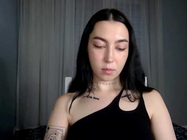 Live sex webcam photo for KarinaBoo #275642054