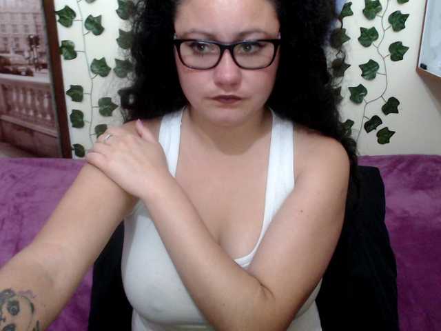 Live sex webcam photo for KarinaHot #271686953