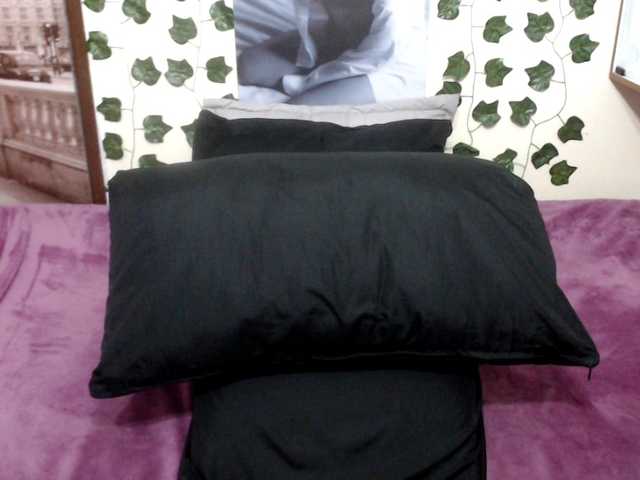 Live sex webcam photo for KarinaHot #271720836