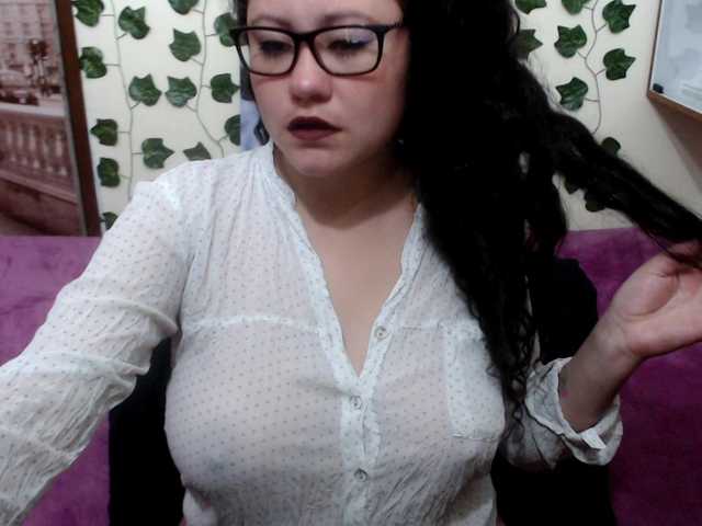 Live sex webcam photo for KarinaHot #271747961