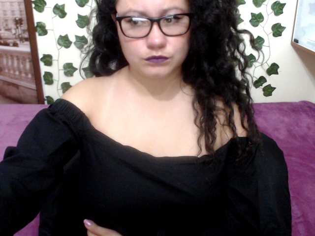 Live sex webcam photo for KarinaHot #271761947