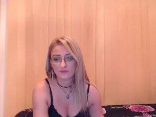 Live sex webcam photo for KarinaHott4UU #124037884