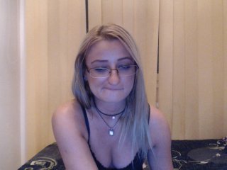 Live sex webcam photo for KarinaHott4UU #125324409