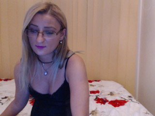 Live sex webcam photo for KarinaHott4UU #126264958