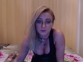 Live sex webcam photo for KarinaHott4UU #126648384