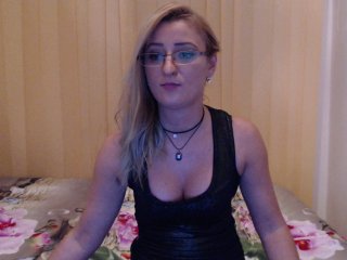 Live sex webcam photo for KarinaHott4UU #126658992