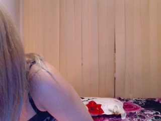 Live sex webcam photo for KarinaHott4UU #127852785