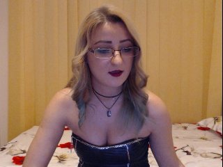 Live sex webcam photo for KarinaHott4UU #136149230