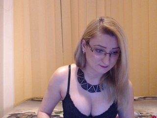 Live sex webcam photo for KarinaHott4UU #145823673