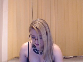 Live sex webcam photo for KarinaHott4UU #145839195